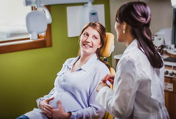 رفتن به دندانپزشکی در بارداری